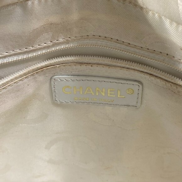 CHANEL Vintage White Bag - Picture 13 of 16